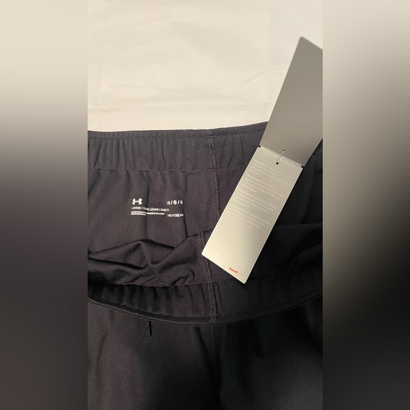 NWT UNDER ARMOUR HEAT GEAR ACTIVE SHORT SIZE L - Picture 3 of 3